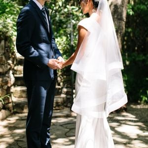 2-tier, fingertip veil with horsehair trim